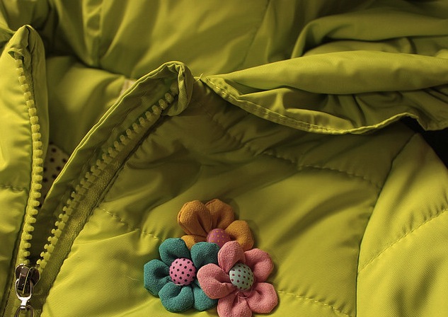 Geaca Amabelle cu gluga fronsata si flori brodate 3 Geaca Amabelle cu gluga fronsata si flori brodate 3