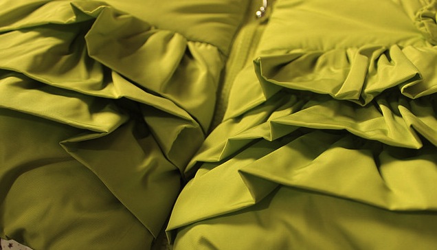 Geaca Amabelle cu gluga fronsata si flori brodate 2 Geaca Amabelle cu gluga fronsata si flori brodate 2