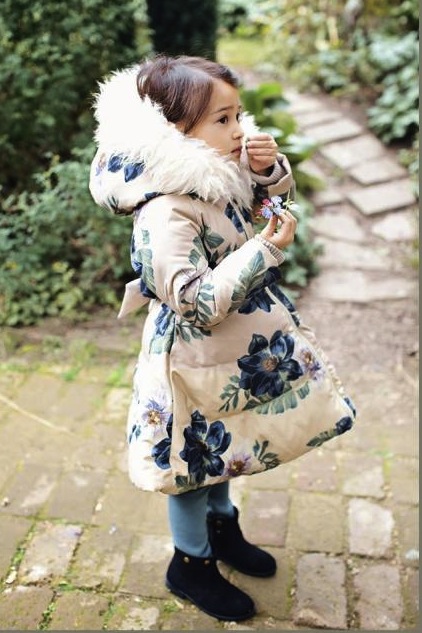 Geaca Belair cu gluga imblanita si motive florale 14 Geaca Belair cu gluga imblanita si motive florale 14