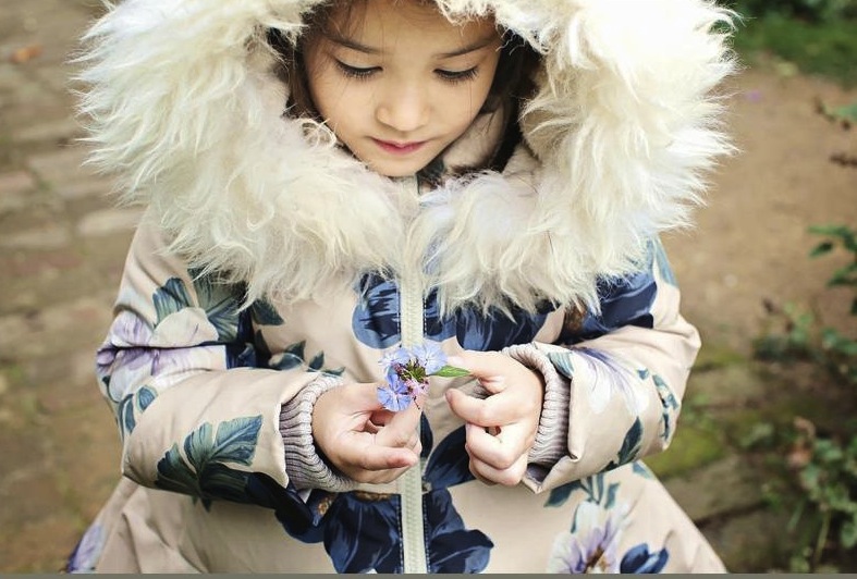 Geaca Belair cu gluga imblanita si motive florale 13 Geaca Belair cu gluga imblanita si motive florale 13