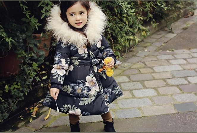 Geaca Belair cu gluga imblanita si motive florale 1 Geaca Belair cu gluga imblanita si motive florale 1