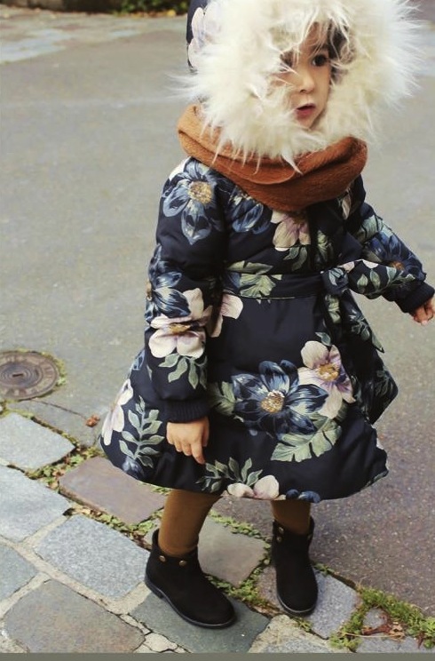 Geaca Belair cu gluga imblanita si motive florale 7 Geaca Belair cu gluga imblanita si motive florale 7