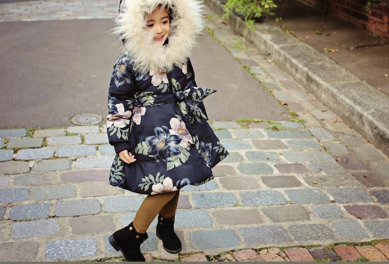 Geaca Belair cu gluga imblanita si motive florale 5 Geaca Belair cu gluga imblanita si motive florale 5