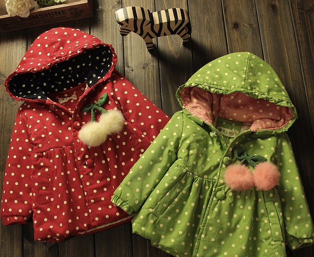 Geaca Carola cu gluga si buline albe