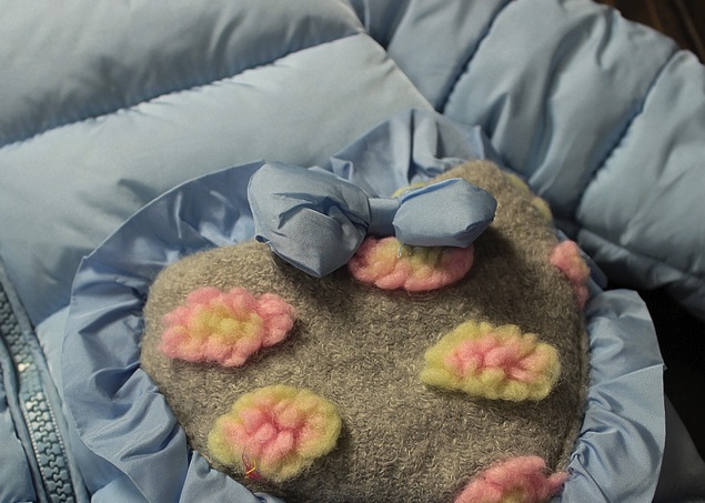 Geaca Dasia cu gluga si urechiuse din blanita 2 Geaca Dasia cu gluga si urechiuse din blanita 2