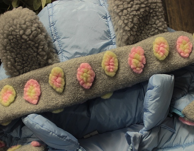 Geaca Dasia cu gluga si urechiuse din blanita 7 Geaca Dasia cu gluga si urechiuse din blanita 1