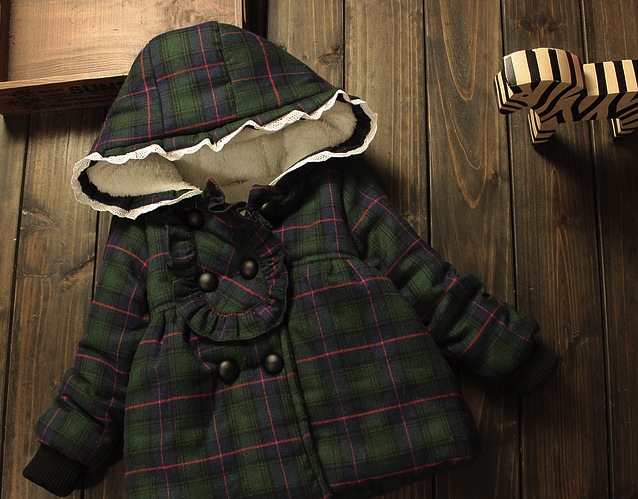 Geaca Helene in carouri si cu broderie pe gluga Geaca Helene in carouri si cu broderie pe gluga