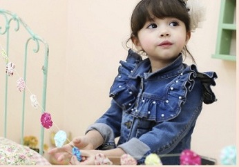 Geaca denim Laverne cu perle aplicate 2 Geaca denim Laverne cu perle aplicate 2