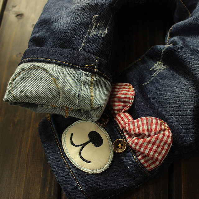 Jeans Amalia cu ursulet aplicat pe picior 1 Jeans Amalia cu ursulet aplicat pe picior 1