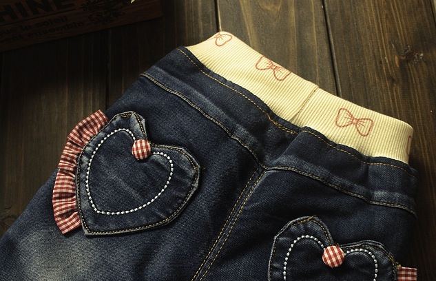 Jeans Amalia cu ursulet aplicat pe picior 4 Jeans Amalia cu ursulet aplicat pe picior 4