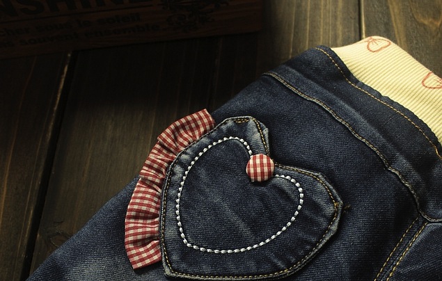 Jeans Amalia cu ursulet aplicat pe picior 5 Jeans Amalia cu ursulet aplicat pe picior 5