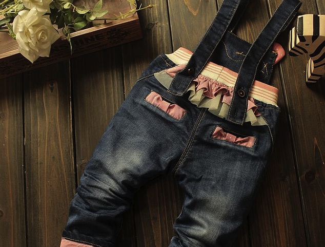 Jeans Erika cu bretele si Minnie 1 Jeans Erika cu bretele si Minnie 1