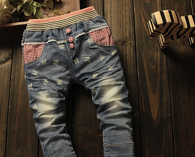 Jeans Gallia cu buline sau fundite Jeans Gallia cu buline sau fundite