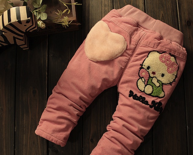 Pantaloni Jordane cu inimioare si Hello Kitty Pantaloni Jordane cu inimioare si Hello Kitty