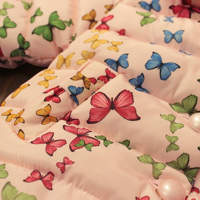 Geaca Aida cu fluturi imprimati si gluga Geaca Aida cu fluturi imprimati si gluga