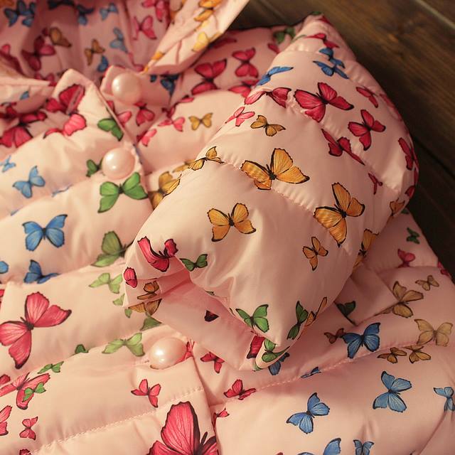 Geaca Aida cu fluturi imprimati si gluga Geaca Aida cu fluturi imprimati si gluga