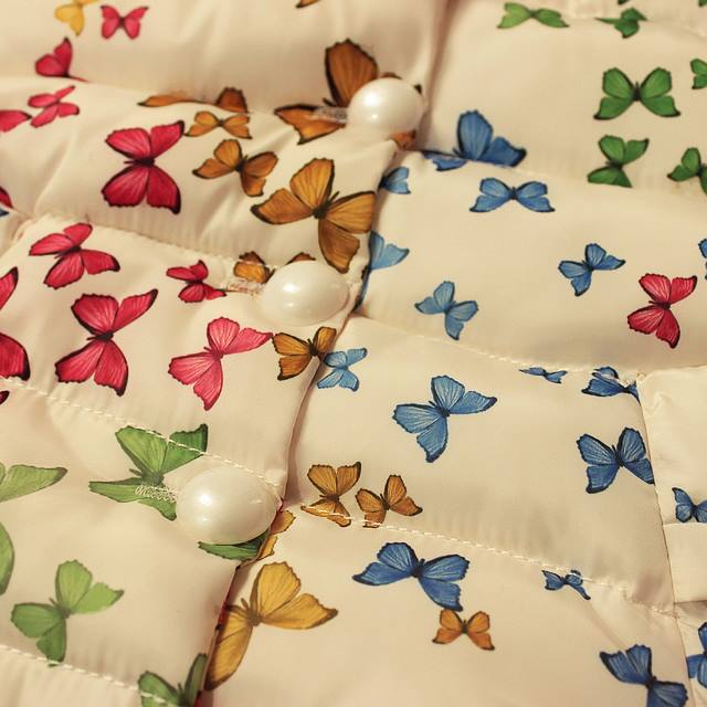 Geaca Aida cu fluturi imprimati si gluga Geaca Aida cu fluturi imprimati si gluga