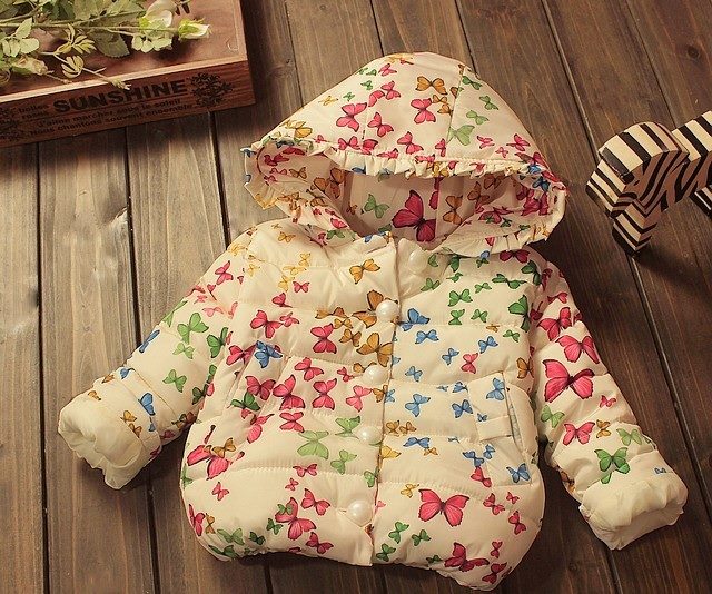 Geaca Aida cu fluturi imprimati si gluga