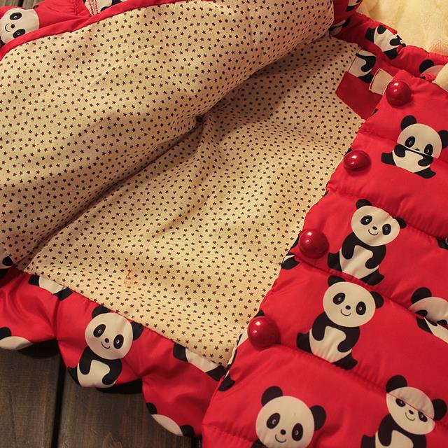 Geaca Andrea cu gluga si cu ursuleti panda imprimati Geaca Andrea cu gluga si cu ursuleti panda imprimati