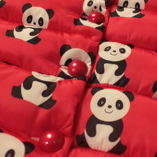 Geaca Andrea cu gluga si cu ursuleti panda imprimati Geaca Andrea cu gluga si cu ursuleti panda imprimati