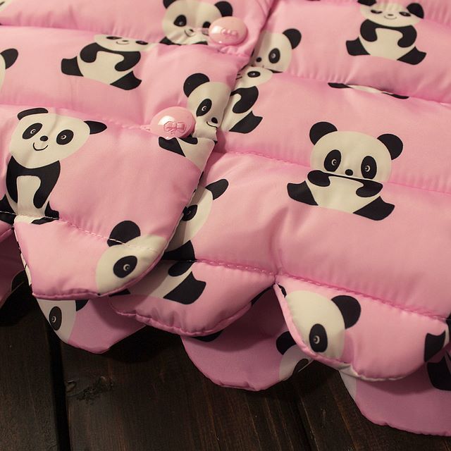 Geaca Andrea cu gluga si cu ursuleti panda imprimati Geaca Andrea cu gluga si cu ursuleti panda imprimati