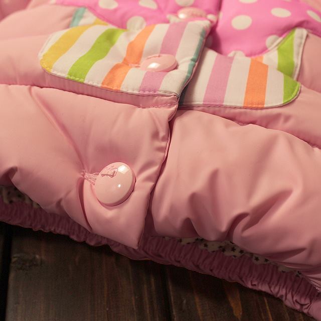 Geaca Cora in culori vesele cu figurina aplicata Geaca Cora in culori vesele cu figurina aplicata