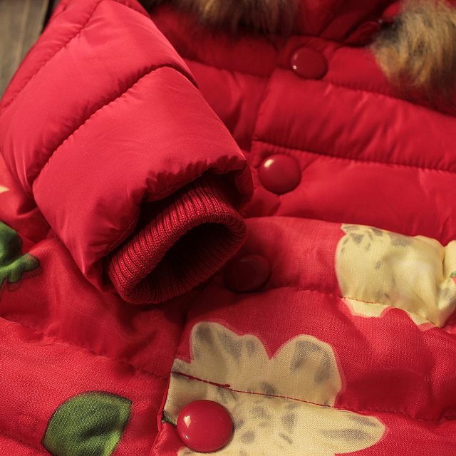 Geaca Karlie cu gluga generoasa, puf si flori Geaca Karlie cu gluga generoasa, puf si flori