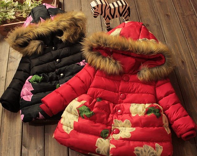 Geaca Karlie cu gluga generoasa, puf si flori