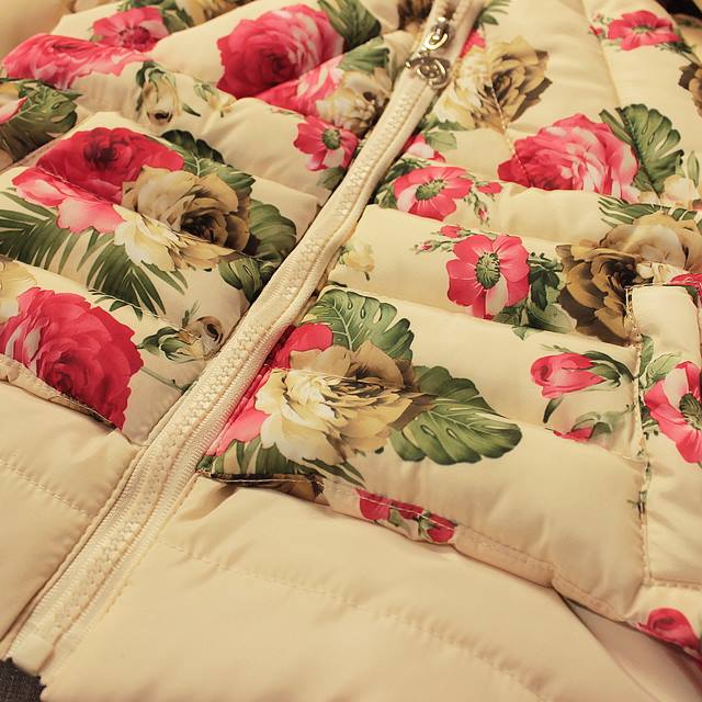 Geaca Katie cu gluga detasabila si imprimeu floral Geaca Katie cu gluga detasabila si imprimeu floral