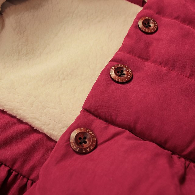 Geaca cu gluga si captuseala imblanita model Dahna Geaca cu gluga si captuseala imblanita model Dahna