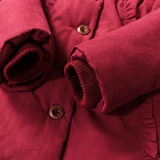 Geaca de iarna imblanita cu gluga si margini fronsate - Natalia Geaca de iarna imblanita cu gluga si margini fronsate - Natalia