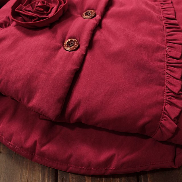 Geaca de iarna imblanita cu gluga si margini fronsate - Natalia Geaca de iarna imblanita cu gluga si margini fronsate - Natalia