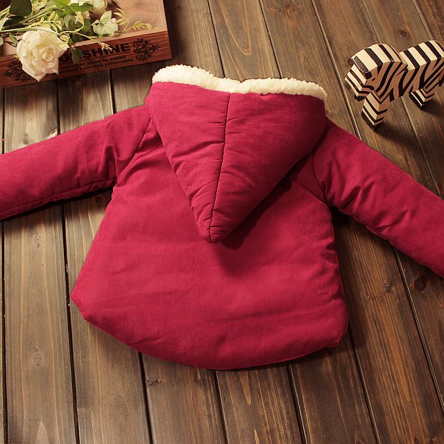 Geaca de iarna imblanita cu gluga si margini fronsate - Natalia Geaca de iarna imblanita cu gluga si margini fronsate - Natalia