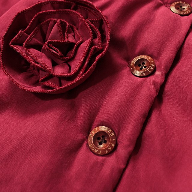 Geaca de iarna imblanita cu gluga si margini fronsate - Natalia Geaca de iarna imblanita cu gluga si margini fronsate - Natalia