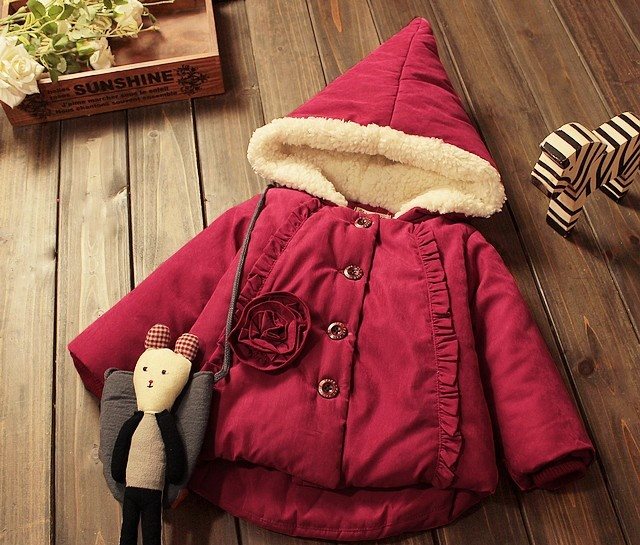 Geaca de iarna imblanita cu gluga si margini fronsate - Natalia