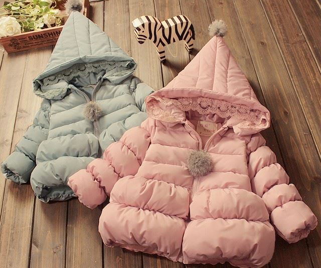 Geaca groasa cu gluga eleganta cu dantela brodata - Caterina