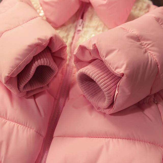 Geaca Elena groasa si chic pentru iarna cu fundita la gat Geaca Elena groasa si chic pentru iarna cu fundita la gat