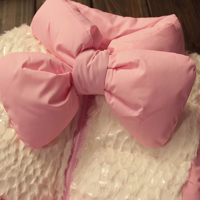 Geaca Elena groasa si chic pentru iarna cu fundita la gat Geaca Elena groasa si chic pentru iarna cu fundita la gat