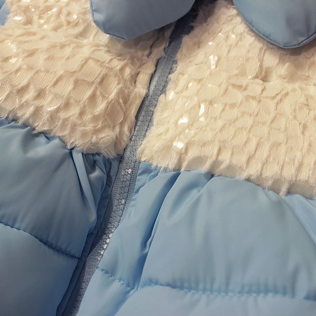 Geaca Elena groasa si chic pentru iarna cu fundita la gat Geaca Elena groasa si chic pentru iarna cu fundita la gat