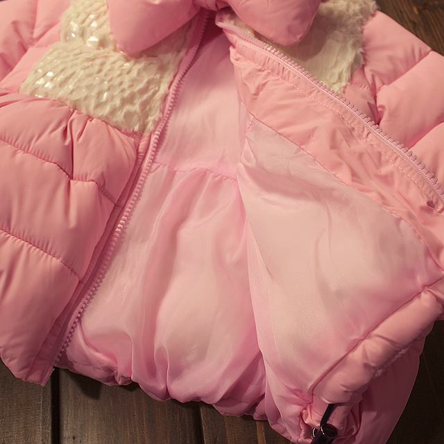 Geaca Elena groasa si chic pentru iarna cu fundita la gat Geaca Elena groasa si chic pentru iarna cu fundita la gat