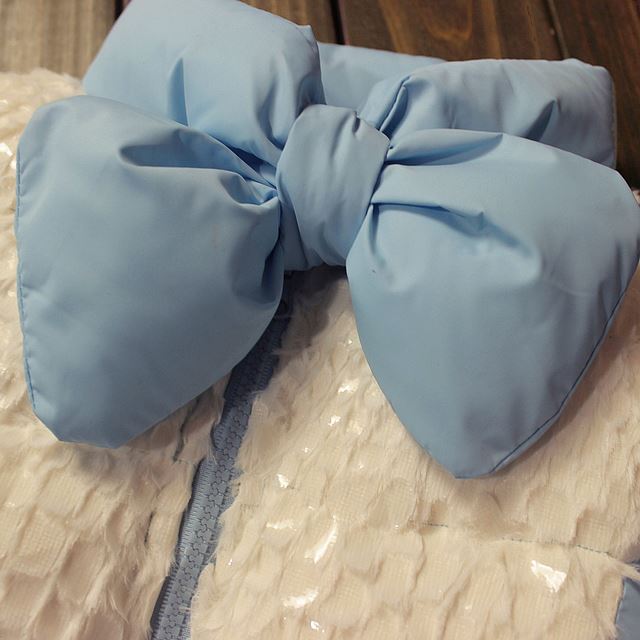 Geaca Elena groasa si chic pentru iarna cu fundita la gat Geaca Elena groasa si chic pentru iarna cu fundita la gat