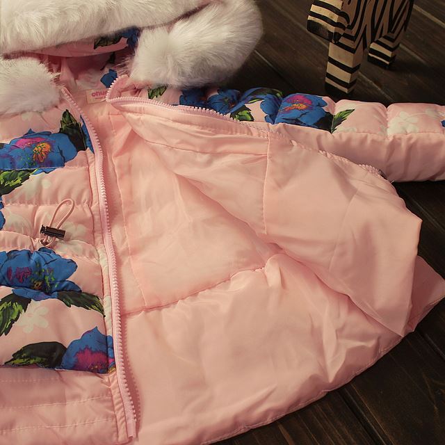 Geaca iarna cu imprimeu floral si gluga model Carlotta Geaca iarna cu imprimeu floral si gluga model Carlotta