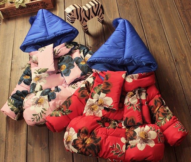 Geaca inflorata cu fular detasabil si gluga model Lina