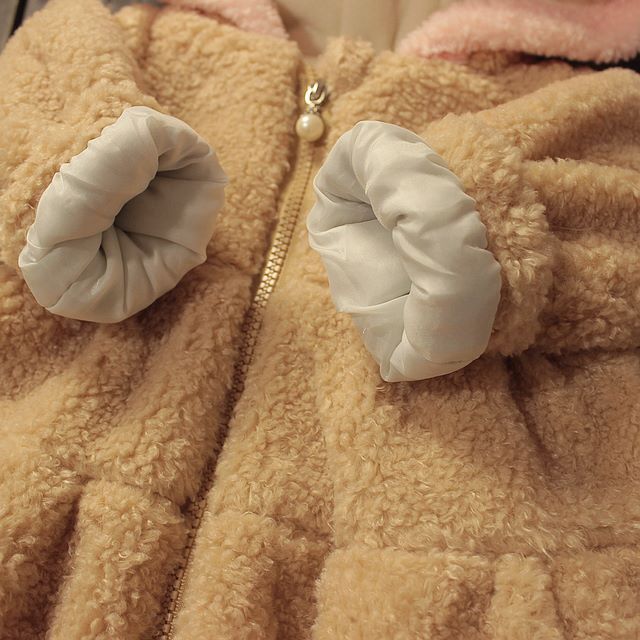 Jacheta pufoasa cu gluga si gentuta model Helaine Jacheta pufoasa cu gluga si gentuta model Helaine