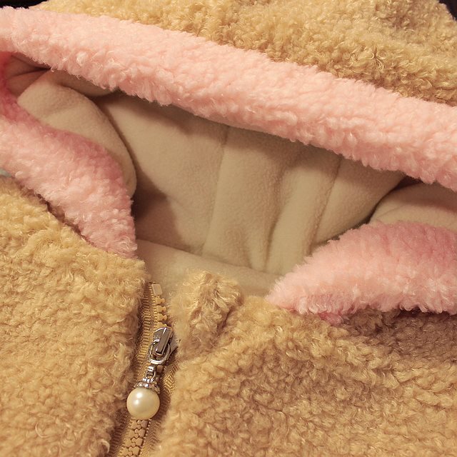 Jacheta pufoasa cu gluga si gentuta model Helaine Jacheta pufoasa cu gluga si gentuta model Helaine