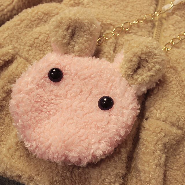 Jacheta pufoasa cu gluga si gentuta model Helaine Jacheta pufoasa cu gluga si gentuta model Helaine