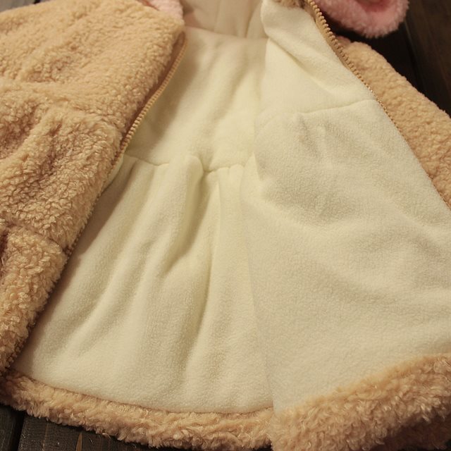 Jacheta pufoasa cu gluga si gentuta model Helaine Jacheta pufoasa cu gluga si gentuta model Helaine