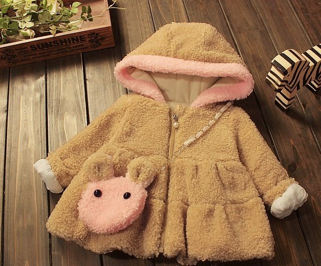 Jacheta pufoasa cu gluga si gentuta model Helaine Jacheta pufoasa cu gluga si gentuta model Helaine