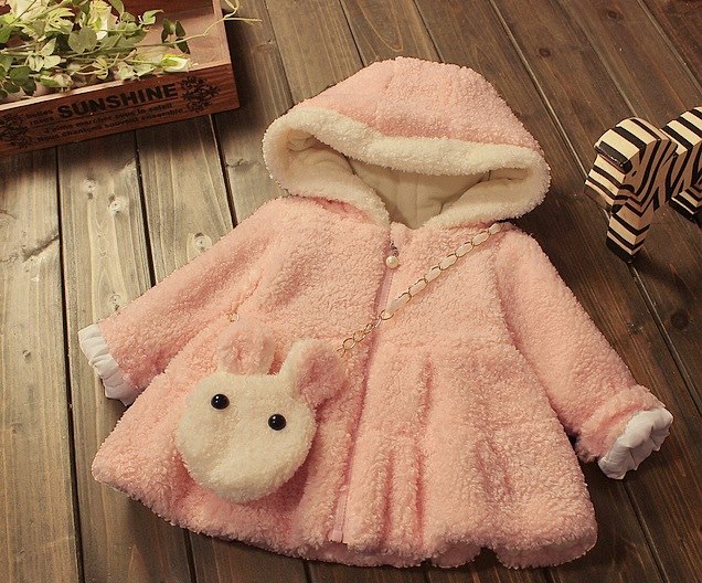 Jacheta pufoasa cu gluga si gentuta model Helaine