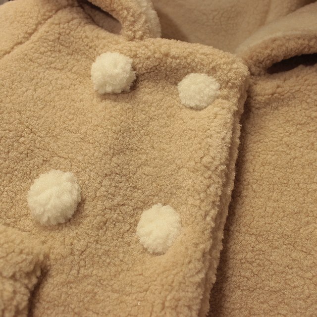 Jacheta pufoasa cu gluga si urechiuse model Elda Jacheta pufoasa cu gluga si urechiuse model Elda